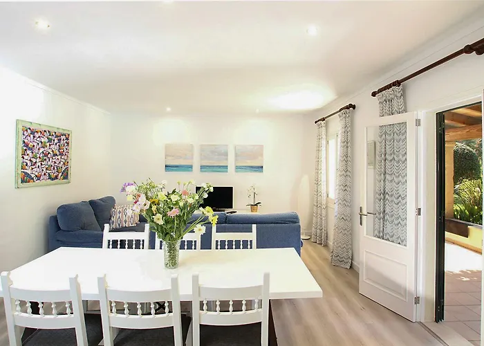 Willa Vall Den Marc *